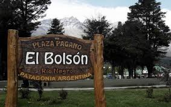 El Bolson con campos de tulipanes